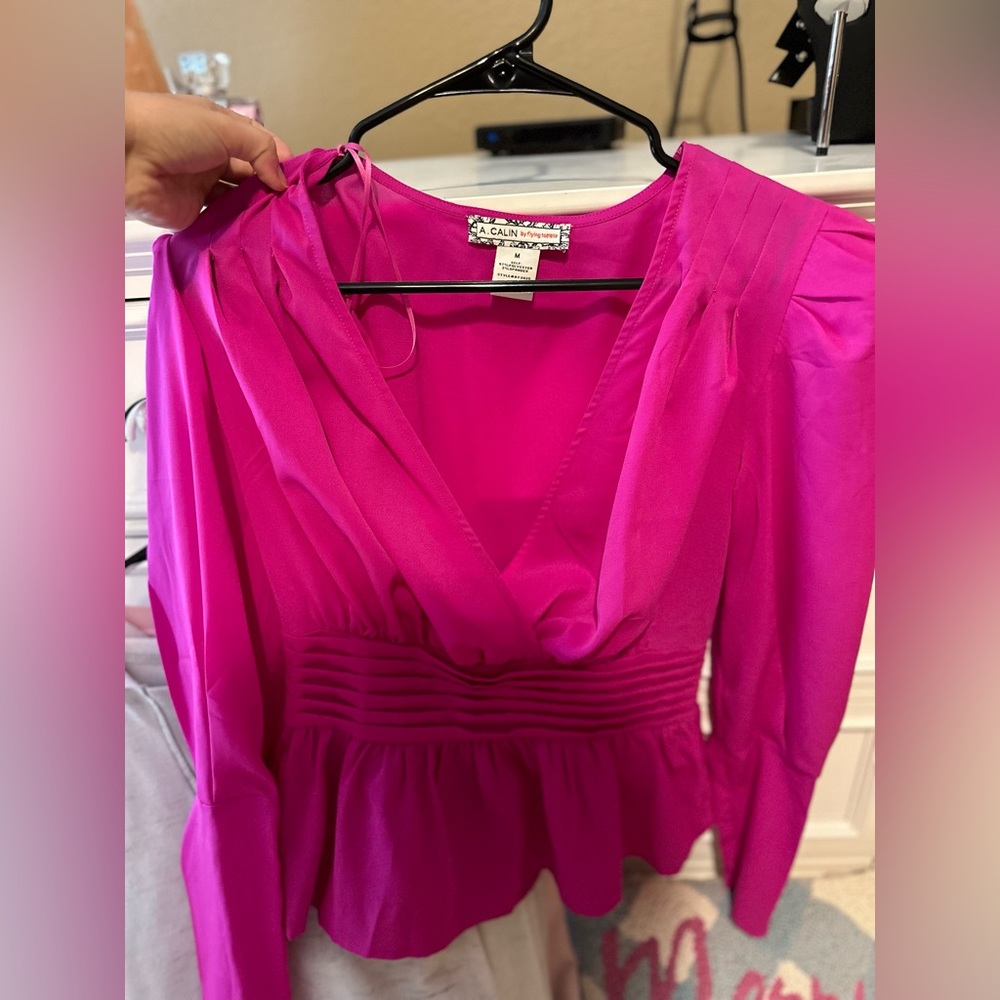 Fuchsia size M top. Never worn
